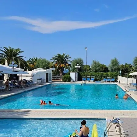 아파트 Playa-degli-angeli-appartamenti